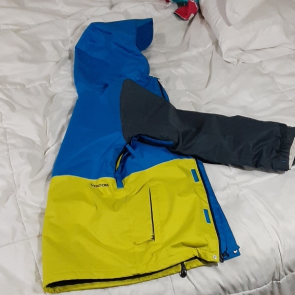 Volcom Snowboarding Jacket - Picture 3 of 3